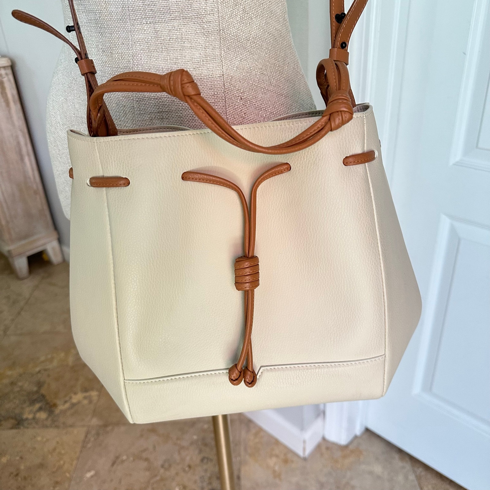 Von Holzhausen The Bucket Crossbody — image 4 of 8